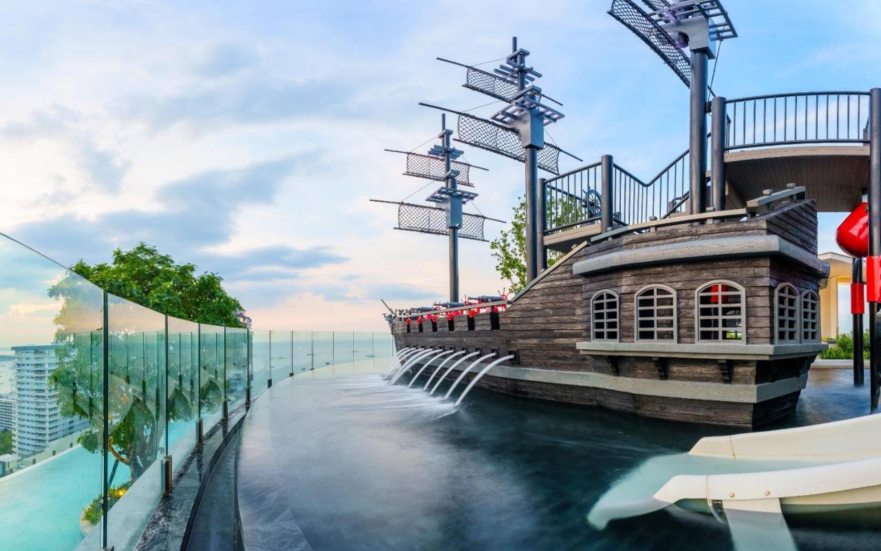 Somerset Pattaya Exteriér fotografie The pirate ship at the park