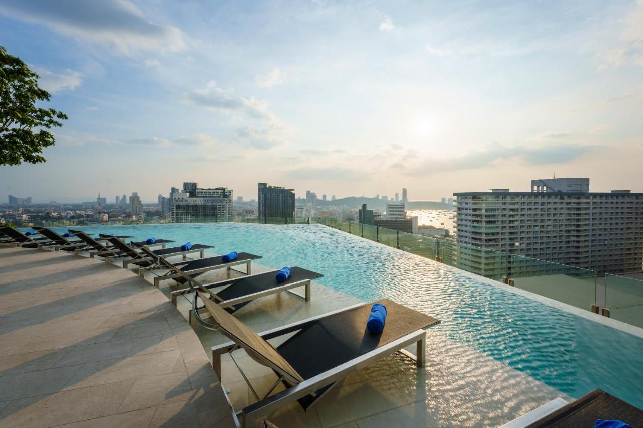 Somerset Pattaya Exteriér fotografie Infinity pool at the 39th floor
