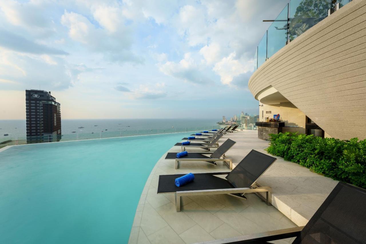 Somerset Pattaya Exteriér fotografie Infinity pool at the 39th floor